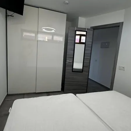 Danubio, Modernes Mit Poolblick Und Seitlichem Meerblick, Wohnzimmer Und 1 Schlafzimmer, 4 Etage, Im Herzen Von Playa Del Ingles, Gran Canaria Плайя-дель-Інглес